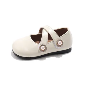 Scarpe Mary Jane da bambina color crema con fiori di perle e cinturini di strass