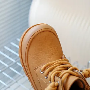 Bottes classiques en cuir beige pour enfants avec bout rond et lacets pour l'hiver