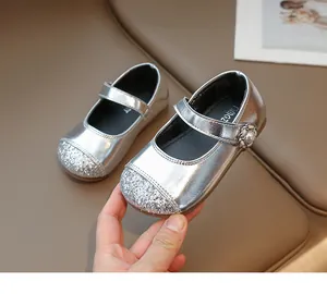 Detail of silver glitter Mary Jane shoes for girls with pearl flower and velcro strap