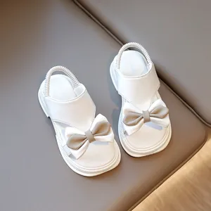 Mädchen Sandalen aus weißem Leder mit Schleife und elastischem Riemen für den Sommer
