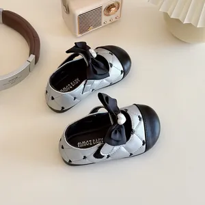 Chaussures Mary Jane argentées et noires pour filles avec motif cœur et nœud