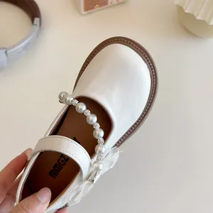 Elegant white Mary Jane shoes for girls with pearls, rhinestones and bow decoration