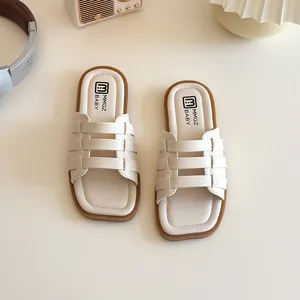 Sandales tressées à la mode pour filles en blanc crème avec bout carré rétro élégant