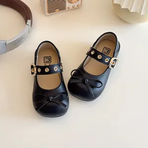 Klassische schwarze Mädchen Mary Jane Schuhe mit Schleife und schickem Metallschnallen Design
