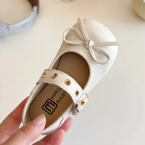 Beige Baby-Mary-Jane-Schuhe mit Schleife und verstellbarem Riemen mit Goldschnalle