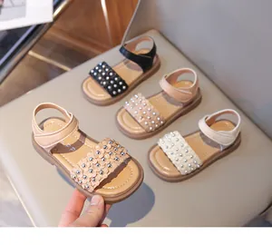 Détails de sandales plates pour fillettes avec fleurs et rivets en plusieurs couleurs