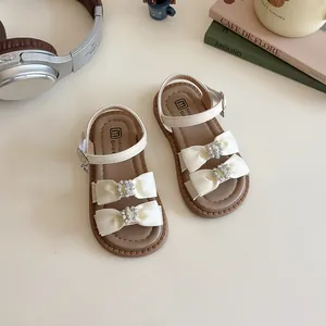 Witte meisjessandalen met strass-strikjes en verstelbare enkelbandjes voor de zomer