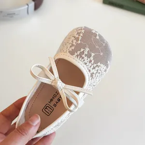 Chaussures Mary Jane blanches en dentelle pour filles avec nœud élégant et semelle souple
