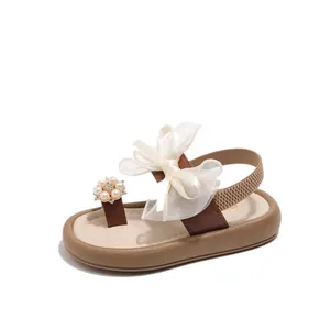 Girls' brown leather sandals with white mesh bow and pearl flower detail