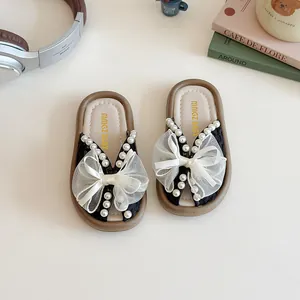 Mules d'été pour filles en dentelle avec bordure en perles et grand nœud blanc en organza