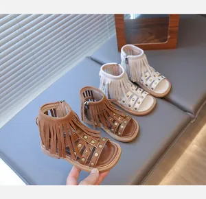 Détails des sandales romaines à franges pour enfants en cuir souple marron et beige