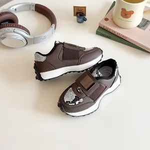Baskets enfant en cuir marron avec détails peau de serpent et fermeture à scratch