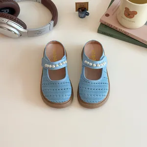 Chaussures Mary Jane bleues tricotées pour filles avec bride perlée et semelle souple