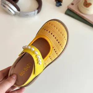 Bébé Mary Janes en maille jaune respirante avec perles décoratives et semelle souple