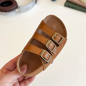 Sandales Birkenstock marron pour enfants avec trois boucles dorées réglables