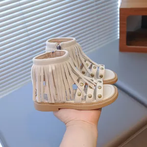 Sandales spartiates beiges pour filles avec franges, clous dorés et fermeture éclair