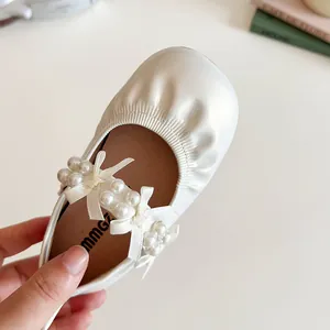 Ballerines Mary Jane pour filles blanc crème avec perles et nœuds en satin doux