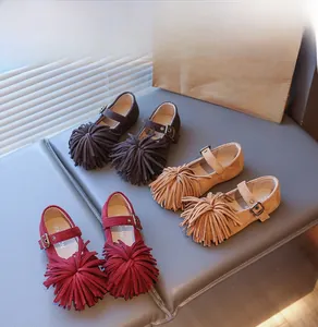 Détails des babies pour filles en daim avec franges, coloris bordeaux, café et kaki