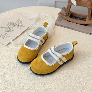 Baskets Mary Jane jaunes pour filles avec élastique et texture en daim doux