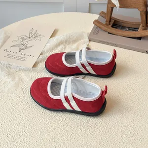 Chaussures Mary Jane en daim rouge pour filles avec brides élastiques blanches et semelles