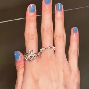 Silver flower and sphere cluster ring set for women with elegant minimalist design