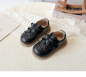 Détails de chaussures Mary Jane noires pour filles avec doubles nœuds et bords festonnés