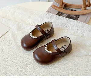 Détails des babies marron foncé pour filles avec perles et fermeture à scratch