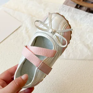 Girls' Mary Jane shoes in pearl white with pink bow and elastic cross straps