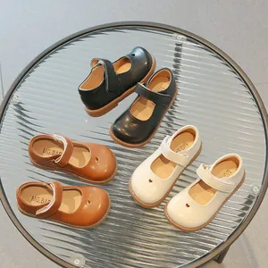 Chaussures Mary Jane en Cuir Vintage pour Enfants Avec Découpe en Cœur Auto-agrippant Cuir PU pour Petites Filles