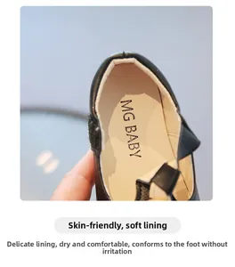 Détail de la doublure douce pour la peau et de la semelle des chaussures pour filles