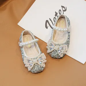 Zapatos Mary Jane plateados con lentejuelas para niña con lazo de cristal y perlas