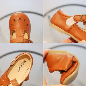 Zapatos Mary Jane de piel marrón para niños con diseño calado y suela muy flexible