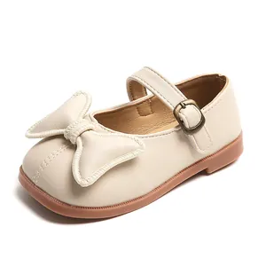 Girl's Mary Jane princess shoes with elegant bow and cream leather finish