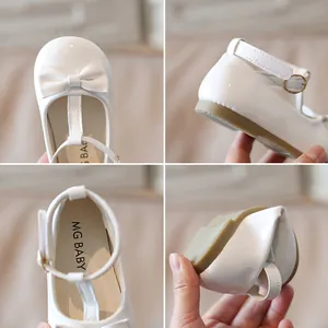 Scarpe Mary Jane in vernice bianca per bambine con fiocco e cinturino a T