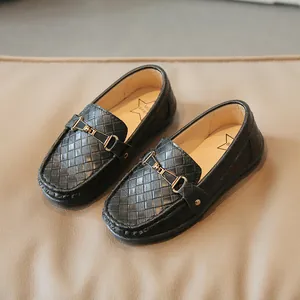 Mocassins noirs classiques à texture tissée pour enfants avec boucle mors dorée