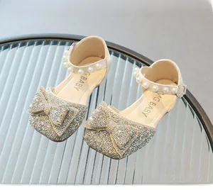 Détails des chaussures princesse argentées pour filles avec nœud et perles