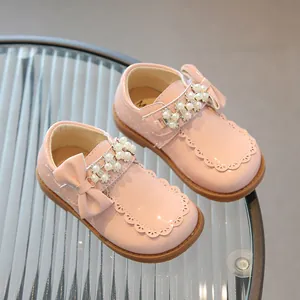 Pink patent leather girls princess shoes with bowknot and pearls detail