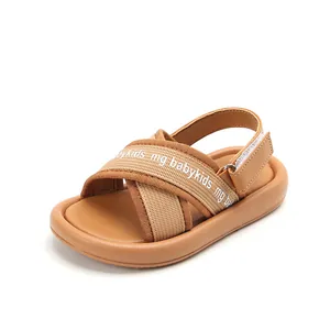 Sandali estivi per bambini in marrone con suole antiscivolo e cinturini regolabili in velcro