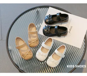Chaussures Mary Jane matelassées pour filles avec nœud en noir, beige et blanc