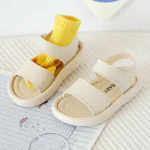 Sandales beiges pour enfants à semelle souple, double sangle et velcro pour tout-petits