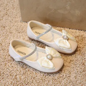 Chaussures Mary Jane en cuir verni beige pour filles avec nœud en satin et perles