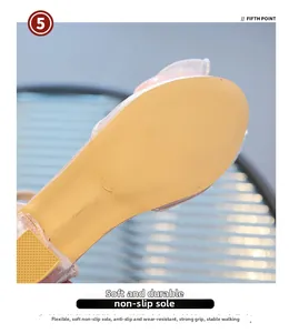Vue détaillée de la semelle en caoutchouc antidérapante pour chaussures de fille