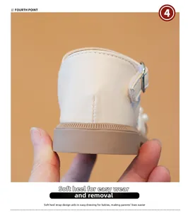 Dettaglio del tallone morbido e cinturino di perle su scarpe da principessa beige