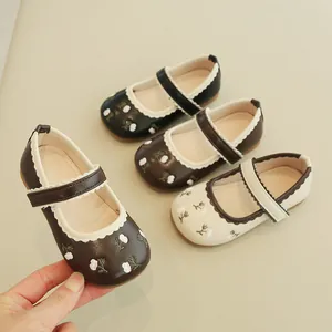 Scarpe Mary Jane da bambina in pelle con ricami floreali in nero, marrone e bianco