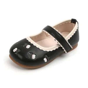 Scarpe Mary Jane nere da bambina con ricami floreali e suola in gomma morbida