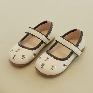 Off-white girls' Mary Jane leather shoes with floral embroidery and velcro strap