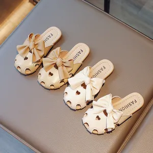 Pantofole Bambina Punta Chiusa Fiocco Cuore Traforato Pelle PU Suola Morbida Antiscivolo Estivo Spiaggia Ciabatte Moda