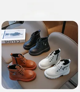 Détails des bottines en cuir pour enfants avec fermetures éclair et semelles épaisses
