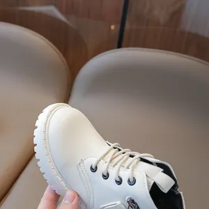 Bottines tendance beige en similicuir pour enfants avec semelles crantées robustes