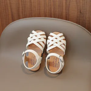 Sandales d'été blanches tressées pour filles avec bride réglable et semelle souple